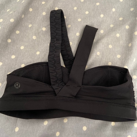 Lululemon Black Criss Cross RARE Sports Bra Size 2 - Picture 3 of 3